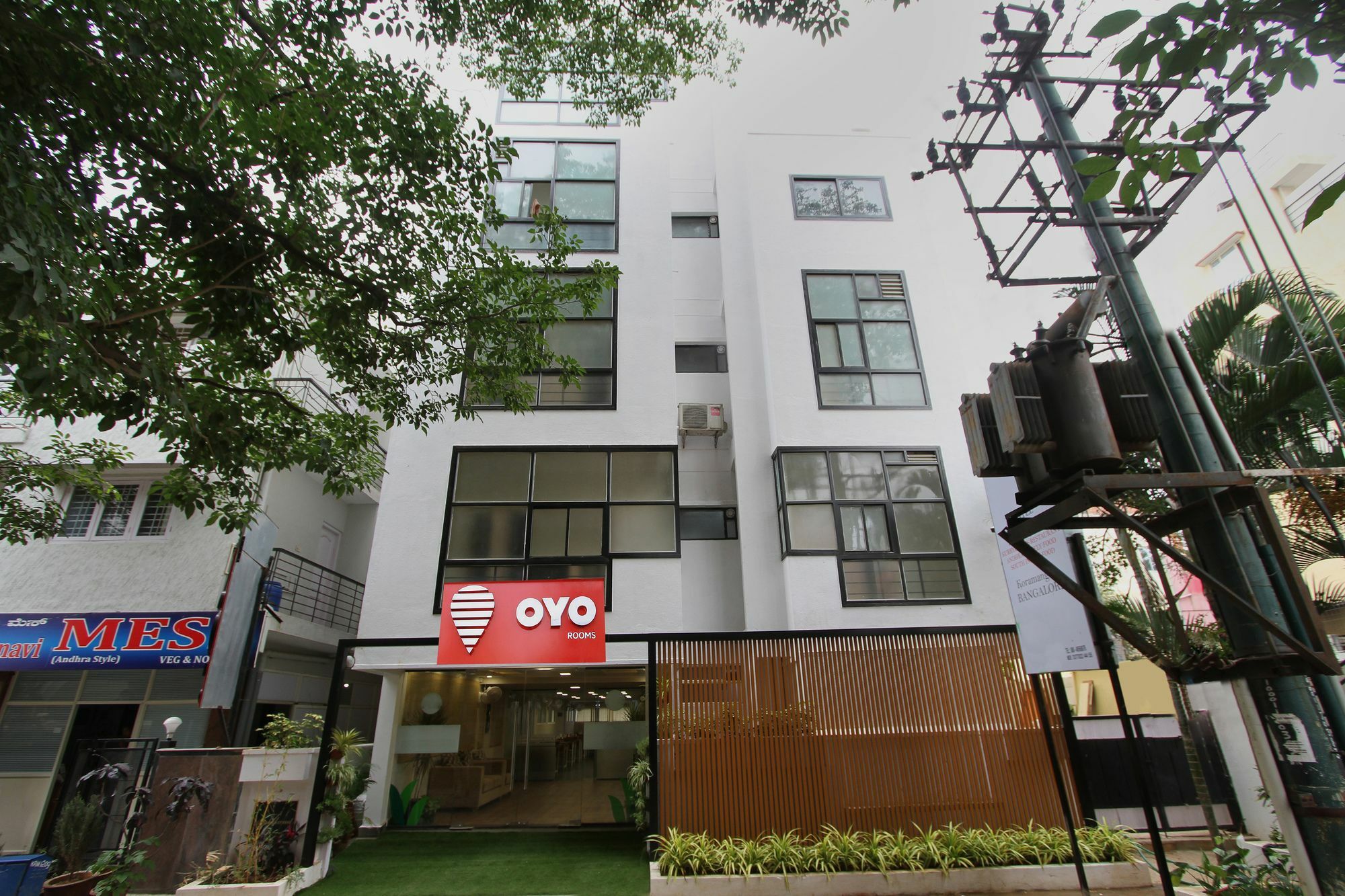 Capital O 5379 The Roy Grand Inns Bangalore Exterior foto