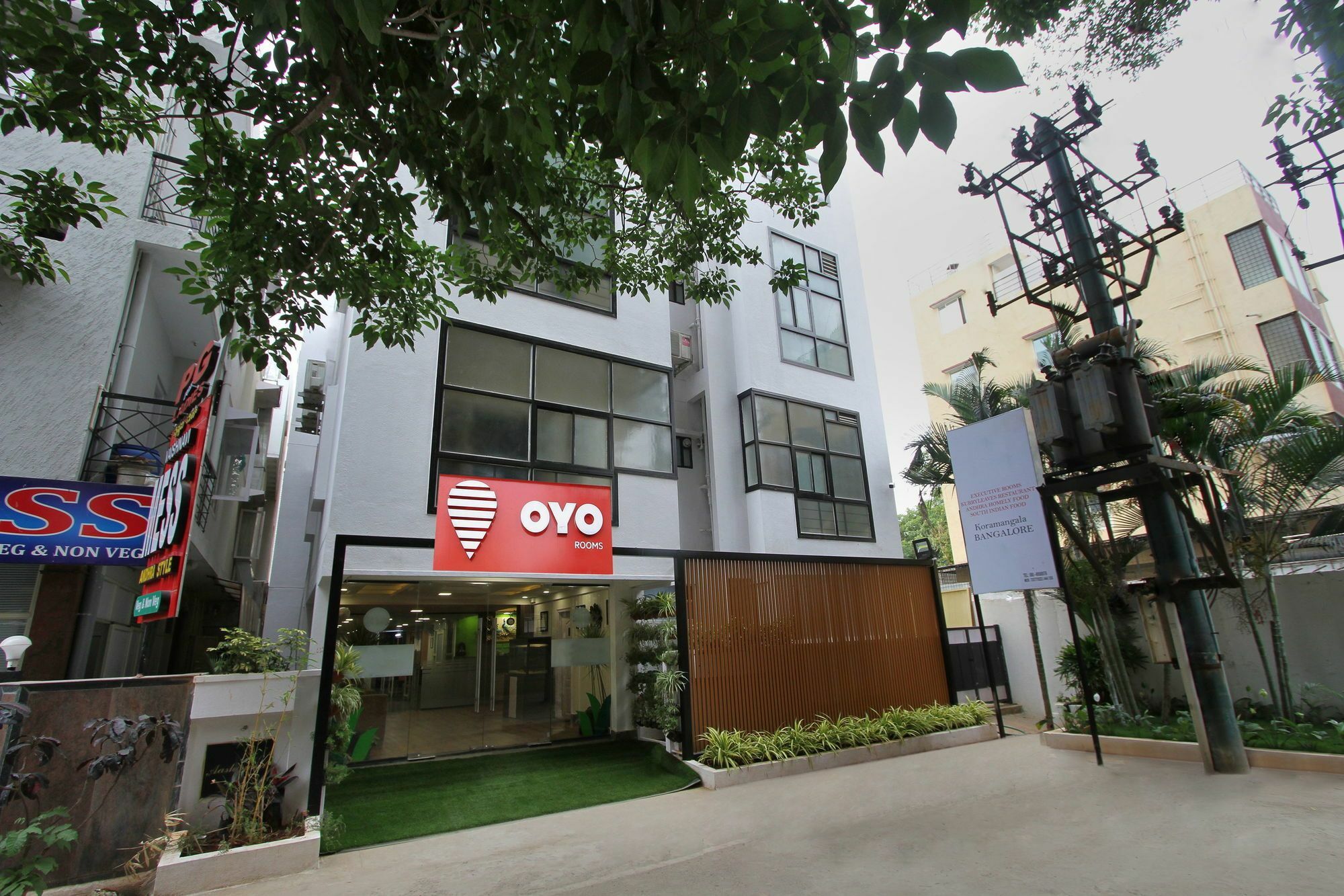 Capital O 5379 The Roy Grand Inns Bangalore Exterior foto