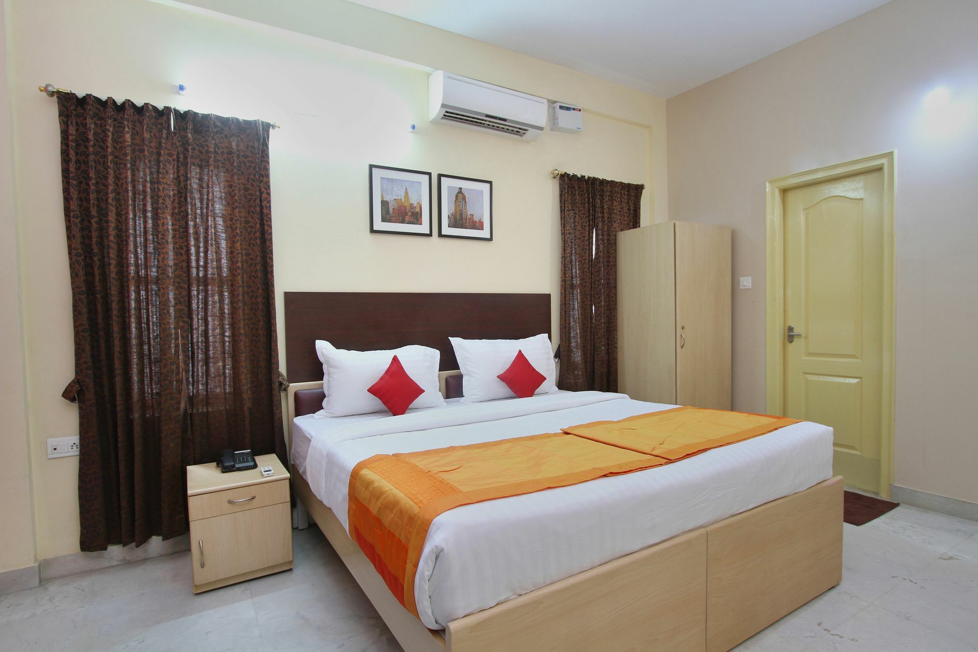 Capital O 5379 The Roy Grand Inns Bangalore Exterior foto